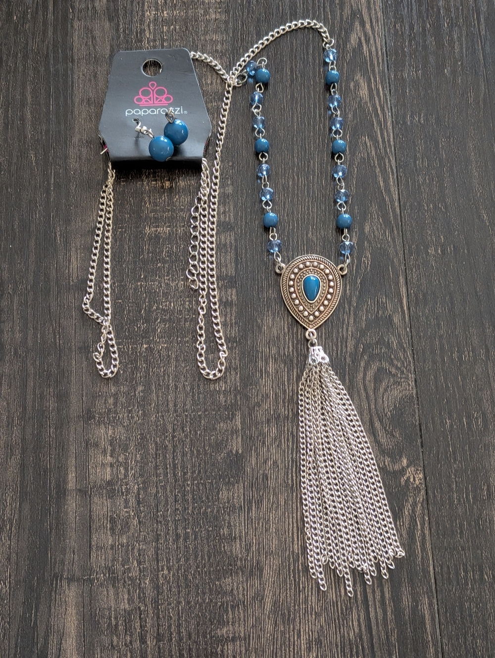 Paparazzi Silvertone Necklace & Earrings Set NWT
